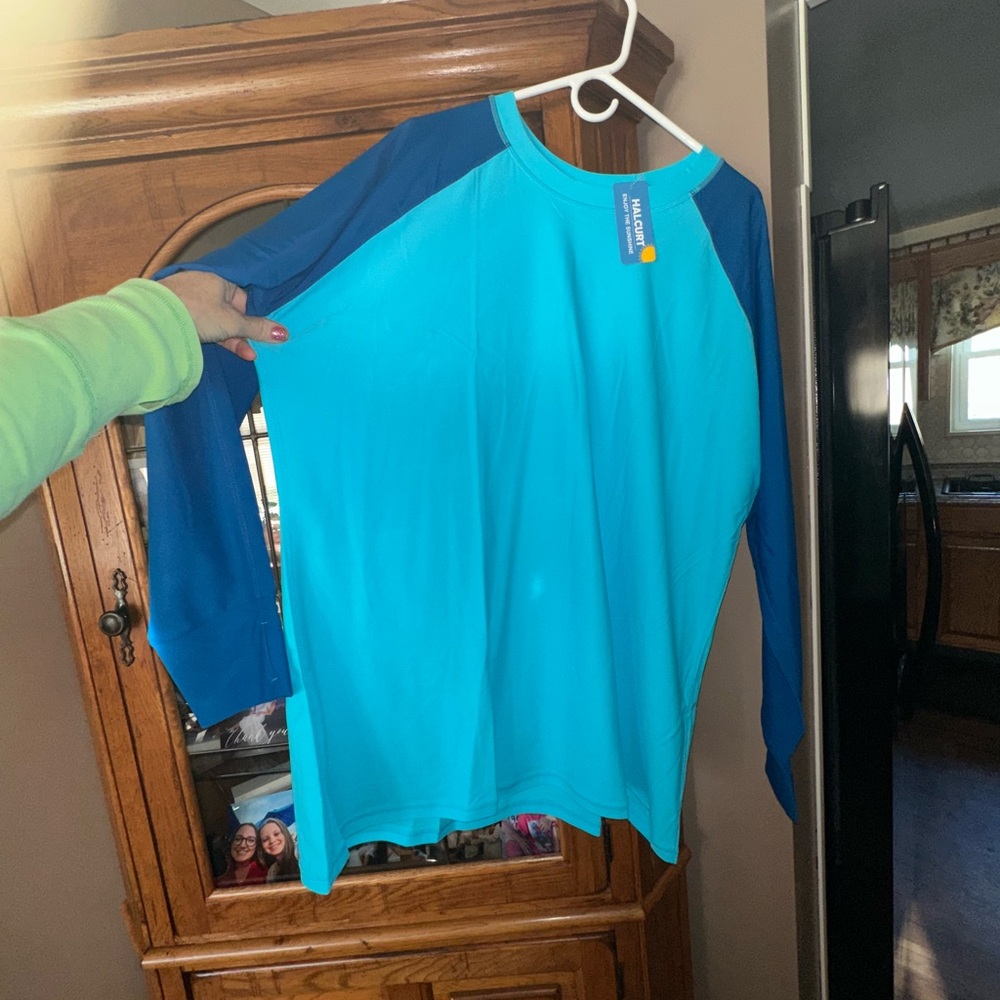 NEW NWT 4X Aqua and Navy Long Sleeve Sun Beach Women's Top.